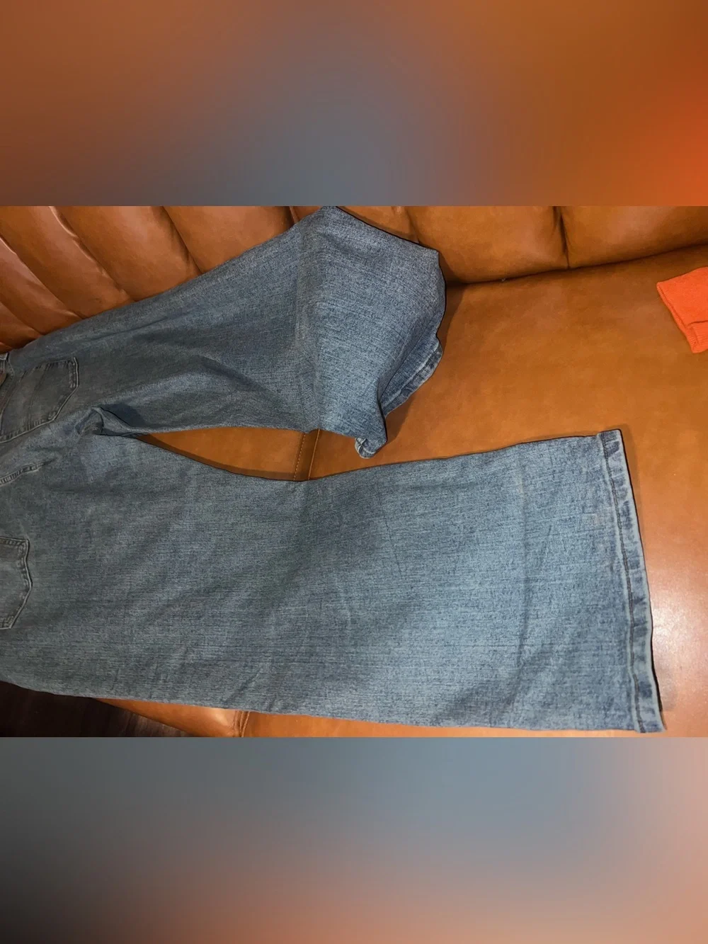 Wrangler Authentics jeans featuring a light stonewash denim men’s size 44/29